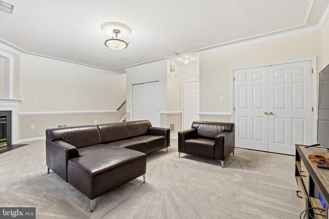 Building Photo - 47716 Bowline Terrace