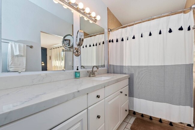 Building Photo - 58327 Bonanza Dr