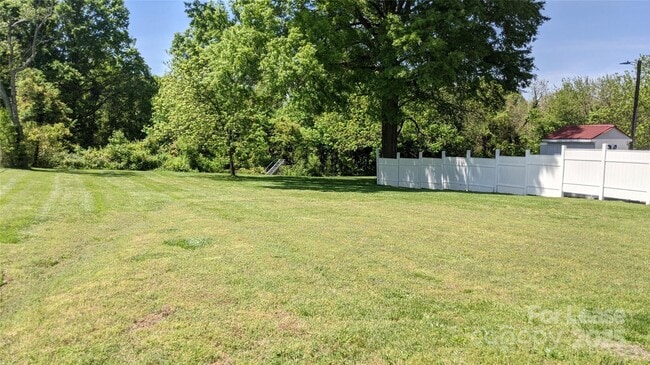 Building Photo - 250 W McNeely Ave