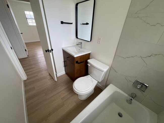 Building Photo - Cozy City Charm – 3-Bed, 1-Bath Home in La...