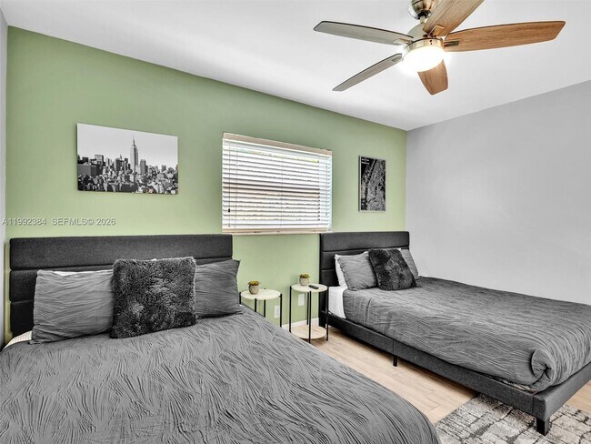 Building Photo - 413 Tamarind Dr