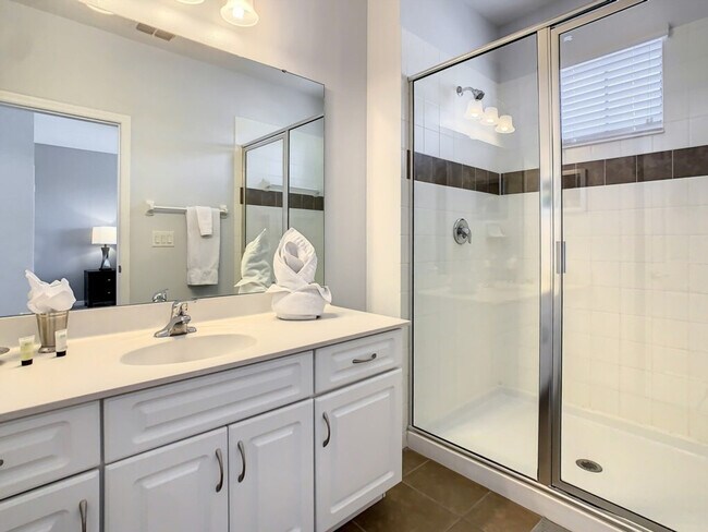 Building Photo - 2533 Rosemont Cir