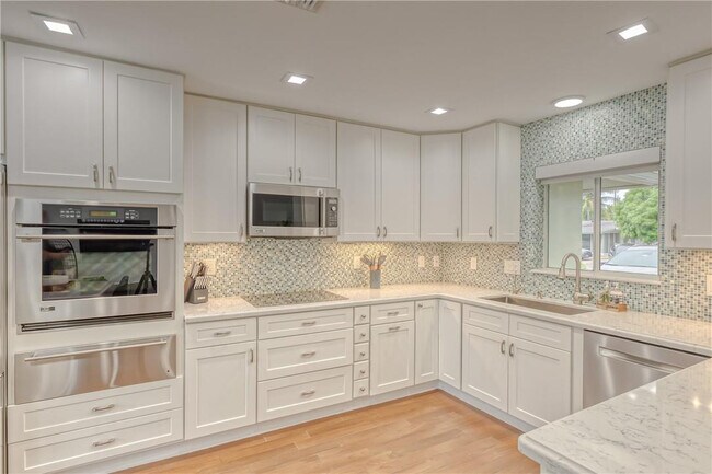 Building Photo - 1984 Sailfish Pl