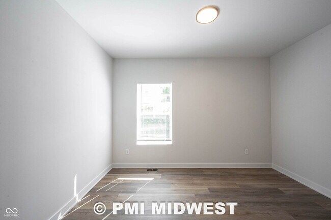 Building Photo - 1525 E Market St
