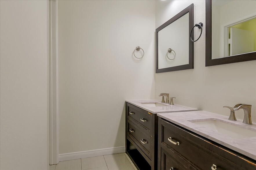 Building Photo - 1940 N Highland Ave