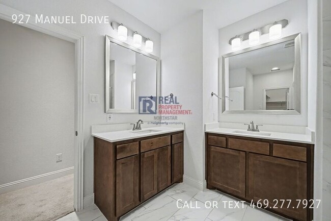 Building Photo - 927 Manuel Dr