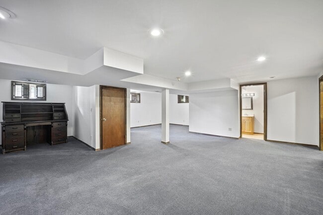 Building Photo - 6002 Madawaska Rd