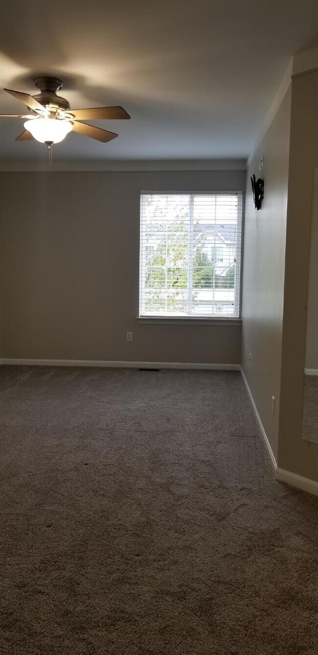 Building Photo - 2 Bedroom, 1.5 Bath Townhouse w/ Garage & Huge Master Bedroom. Full Sized Washer & Dryer In Unit.