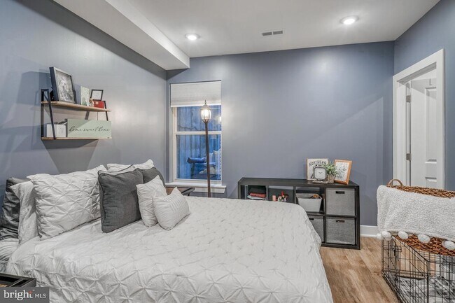 Building Photo - 1431 N 5th St