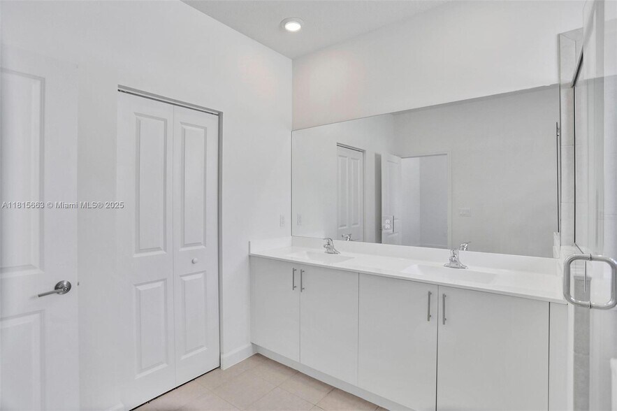 Building Photo - 252 SW 159th Ter