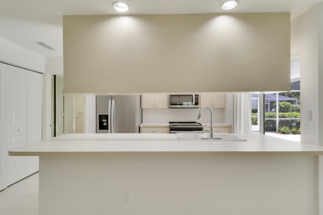Building Photo - 11301 Myrtle Oak Ct