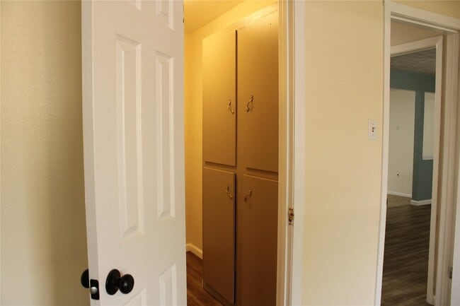 Building Photo - 8203 Wilmerdean St