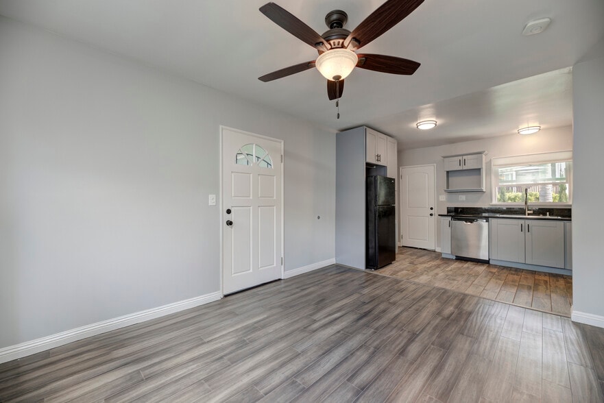 Building Photo - 1048 4th St