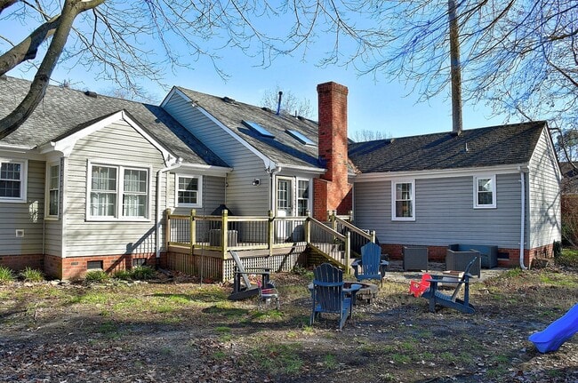 Building Photo - Spacious Ranch in Hickory