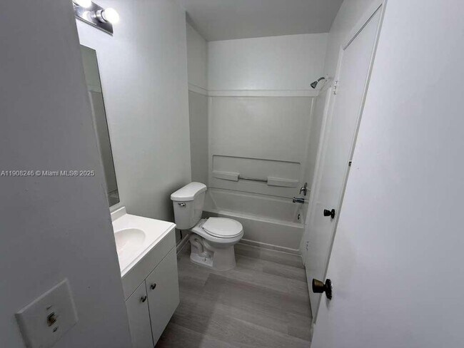 Building Photo - 2834 Coral Springs Dr