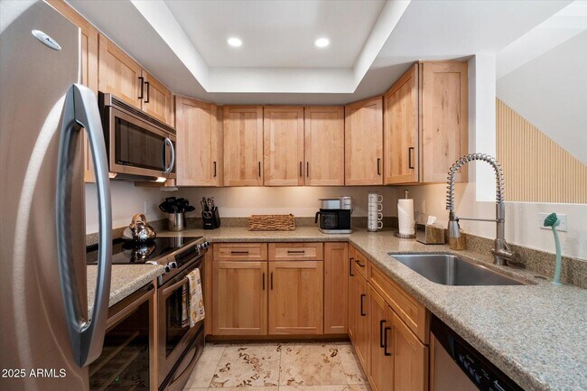 Building Photo - 1820 E Morten Ave