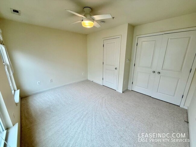 Building Photo - 1041 5th St SE