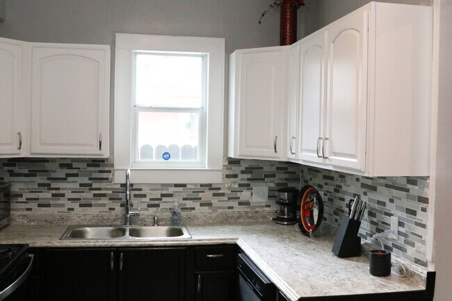 Building Photo - Corporate Housing