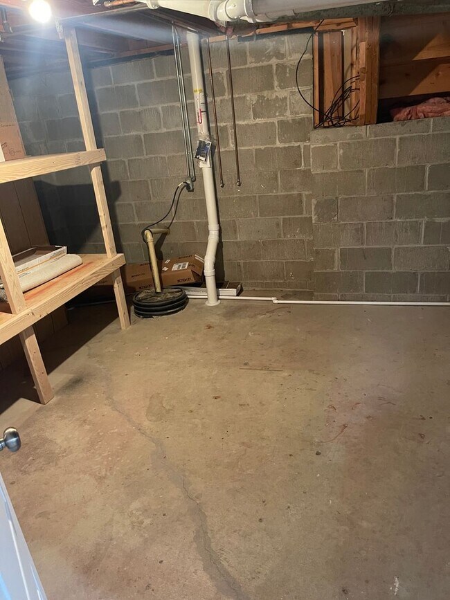 Building Photo - Executive home for rent! Excellent locatio...