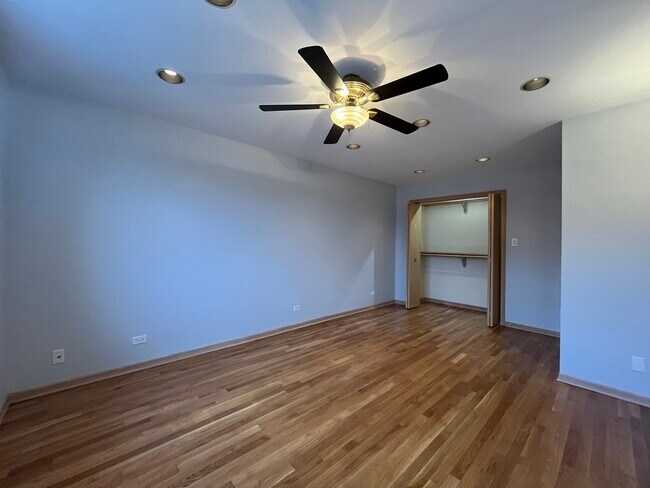 Building Photo - 449 W 37th St