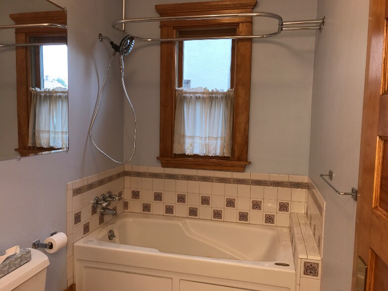 Building Photo - 1135 5th St NE