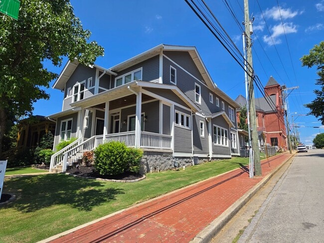 Building Photo - 4 Bed 3.5 Bath in Edgefield Home