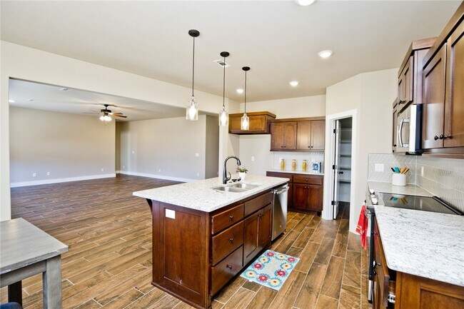 Building Photo - 2629 N Justin Dr