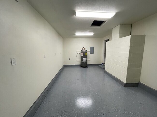 Building Photo - **APRIL MOVE-IN SPECIAL** Newly Remodeled 3 Bedroom Ranch Style Home