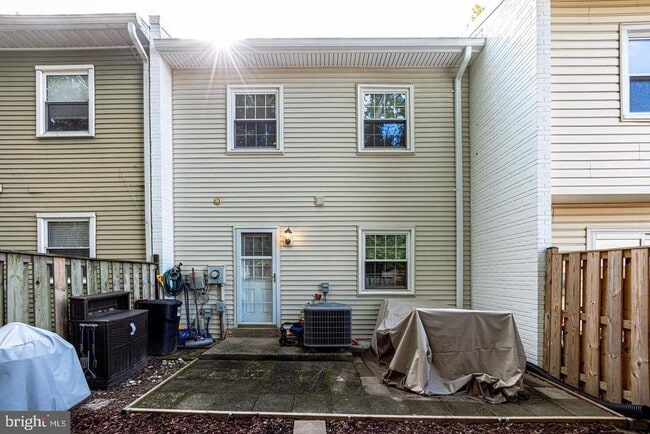 Building Photo - 6295 Hillary Ct