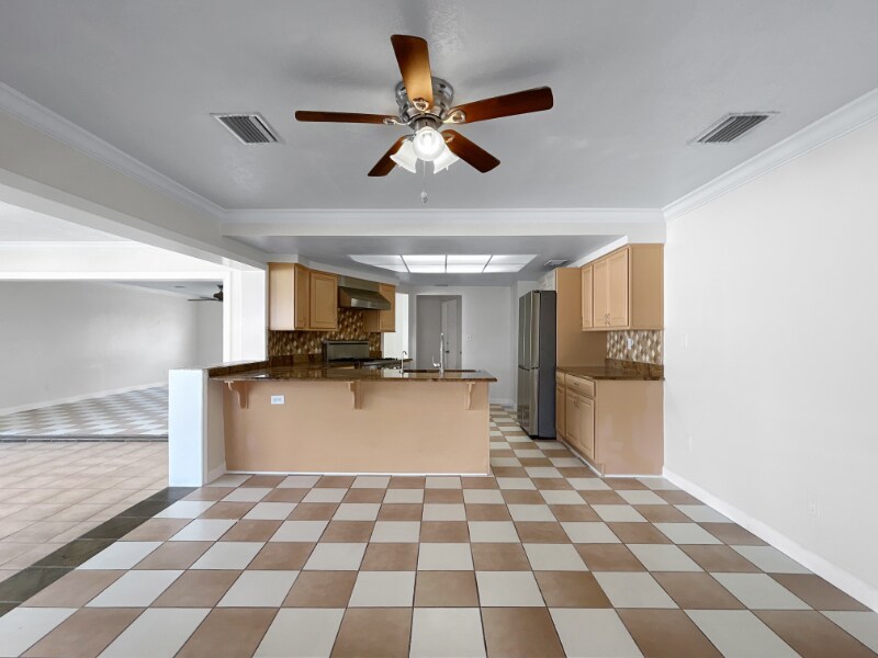 Building Photo - 6416 Lake Sunrise Dr