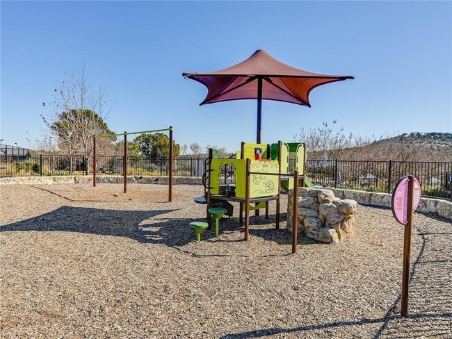 Building Photo - 208 Maxwell Way