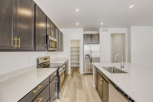 Building Photo - 3 Bedroom 3 Bath Home in Thornton Available Now!!