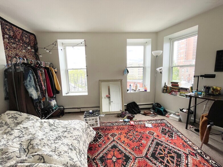 Building Photo - 68 Hammond St