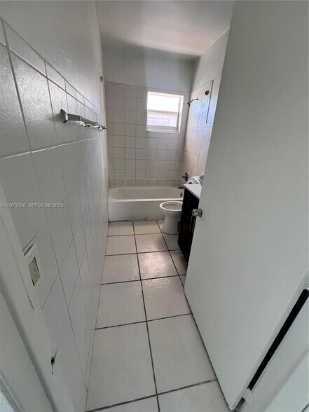 Building Photo - 608 SW 15th Ave