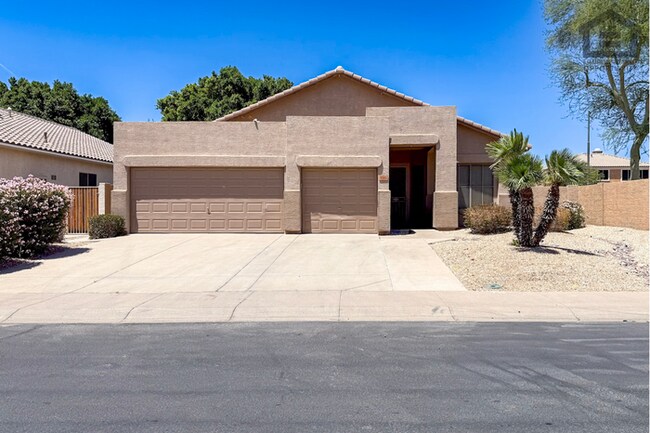 Building Photo - 3Bed/2Bath House at N 59th Ave/Union Hills! Move-In Ready on 09/24/2026! -- 3 CAR GARAGE! PRIVATE...