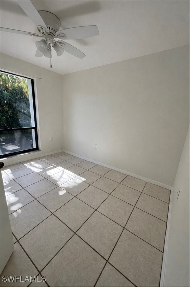 Building Photo - 1228 Commonwealth Cir