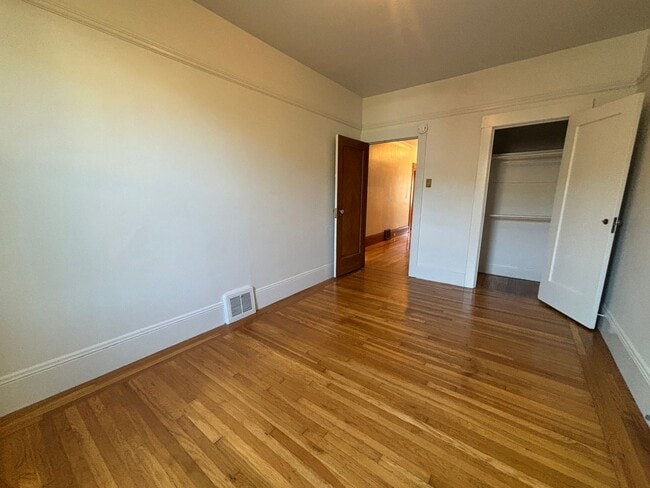 Building Photo - Single Family Home in Mission Terrace