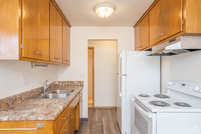 2BR,1BA - 726SF - Kitchen - Alden Park Apartments