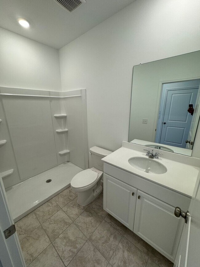 Building Photo - New 5 Bed 3 Bath Home in New Loganville Community!