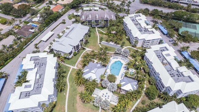 Building Photo - 143 Bay Colony Dr N