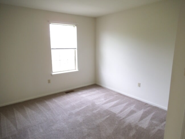 Building Photo - 322 Kent Ln