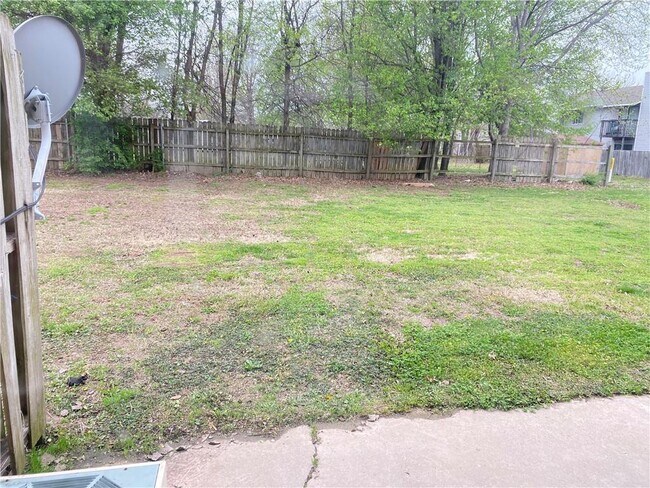 Building Photo - 1408 Christy Dr