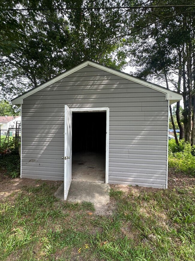 Building Photo - 1008 Speight St