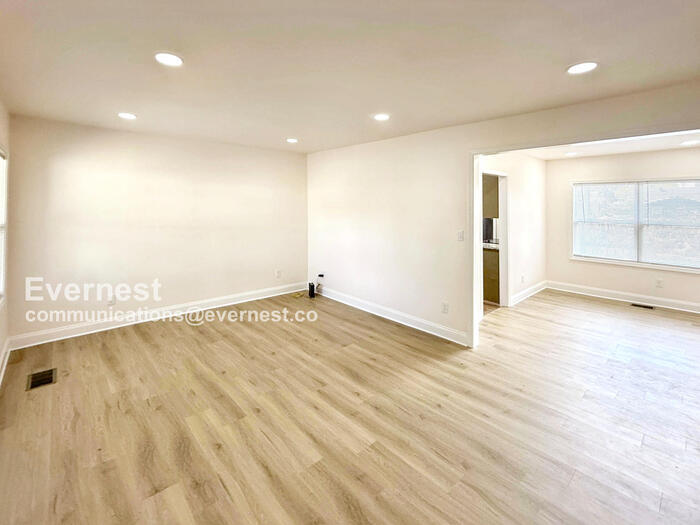 Building Photo - 831 4th Terrace W