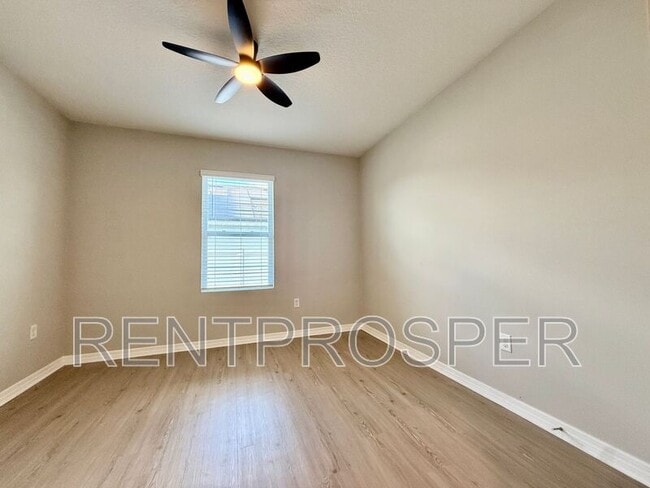 Building Photo - 930 Summer Glen Dr