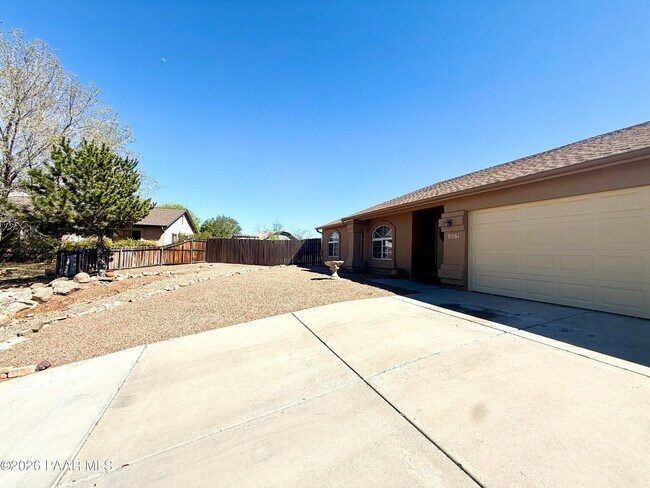 Building Photo - 8561 E Posse Cir