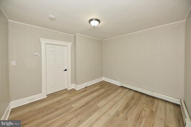 Building Photo - 652 Penn St