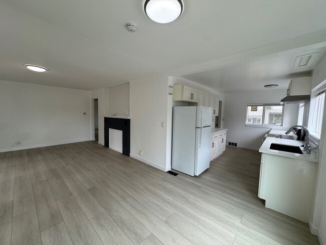 Building Photo - Newly renovated 4 bed 1 bath home in Burien