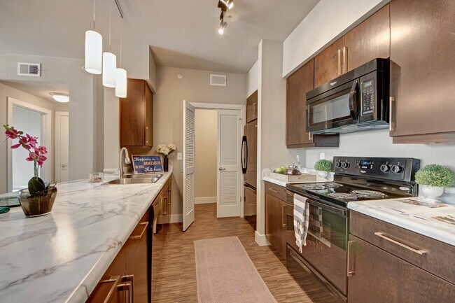 Building Photo - The Enclave at Brookside