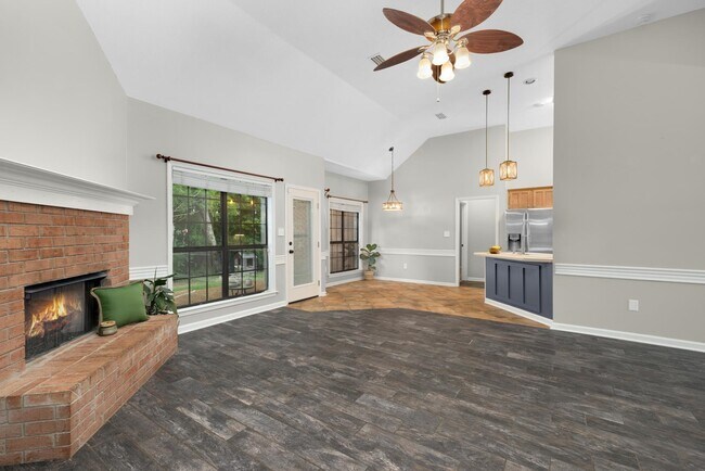 Building Photo - 4905 Springtree Dr